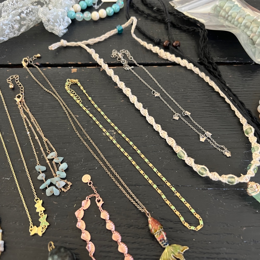 *Stones, Metal, & Beads 14 Pc. Miscellaneous Charm, Bracelet & Necklace Lot - Picture 14 of 16